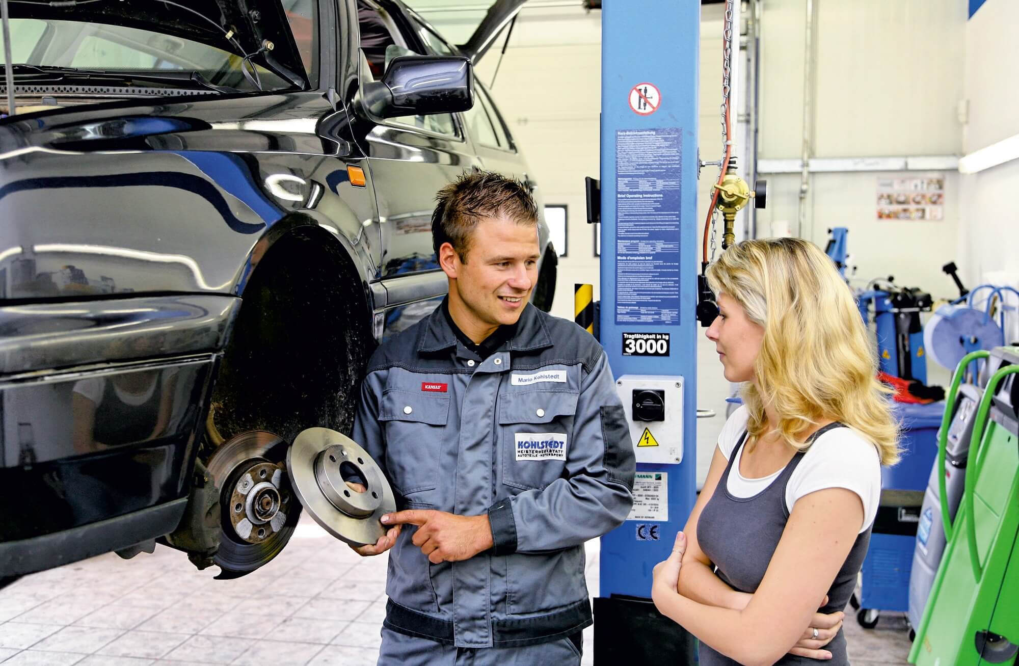 Kundenberatung bei Autopartner Kohlstedt in Oschersleben.